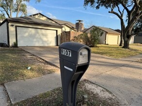 9107 Ketchwood Dr in Houston, TX - Building Photo - Building Photo