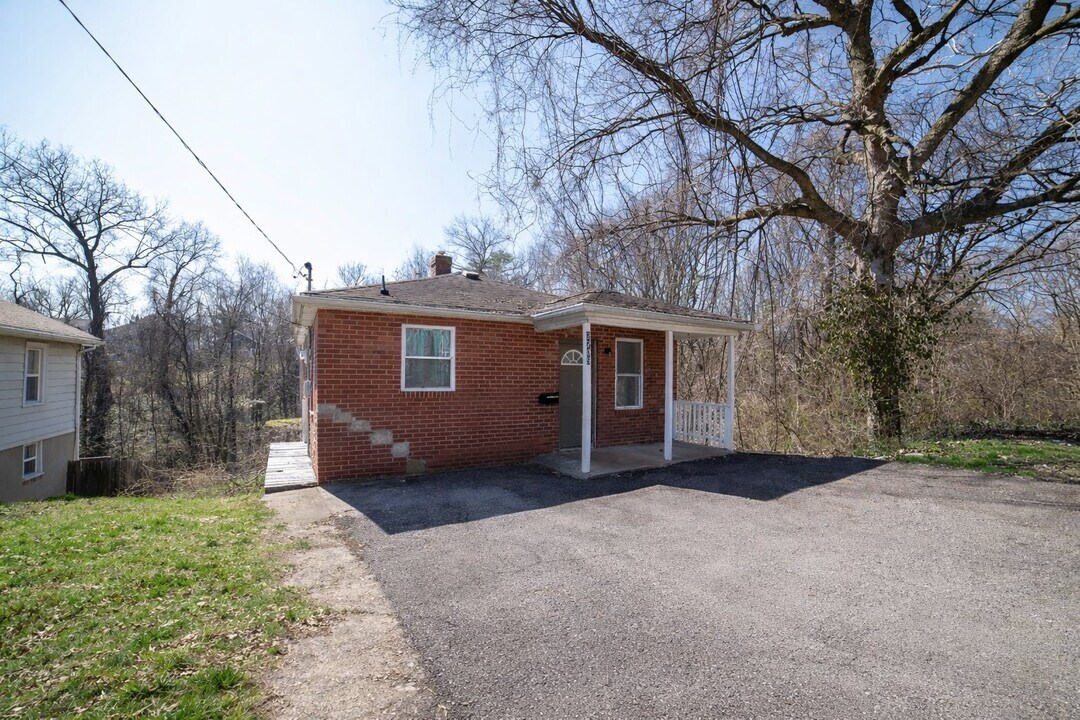 2705 Palmer Ave in Alton, IL - Foto de edificio