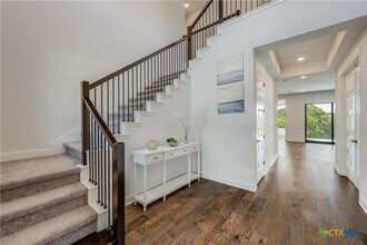 6833 Destination Wy in Lago Vista, TX - Foto de edificio - Building Photo