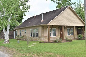 412 Pecan St in Sweeny, TX - Building Photo - Building Photo
