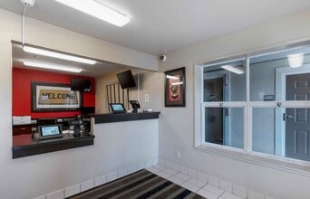Furnished Studio-Sacramento - White Rock Rd. in Rancho Cordova, CA - Foto de edificio - Building Photo