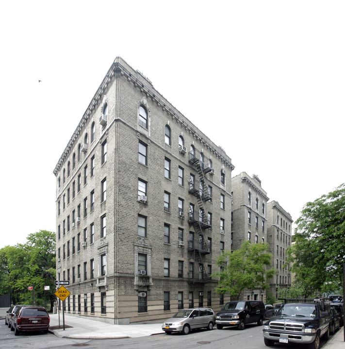 824 W 176th St in New York, NY - Building Photo