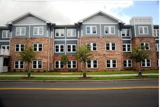 Savannah Gardens Phase III in Savannah, GA - Foto de edificio - Building Photo