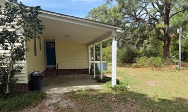 1014 Ousleydale Rd in Hartsville, SC - Building Photo - Building Photo