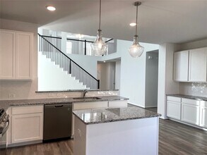 5002 Winnipeg Blvd in Richmond, TX - Foto de edificio - Building Photo