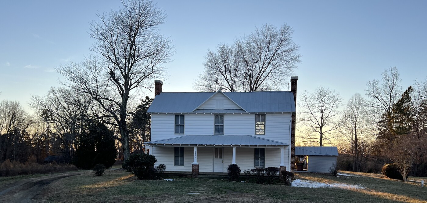 8890 Colgate Rd in Stokesdale, NC - Building Photo