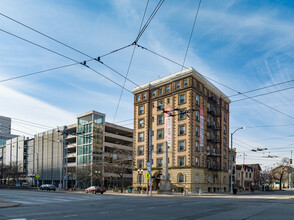 Riverfront Grande Penthouse in Dayton, OH - Building Photo - Building Photo