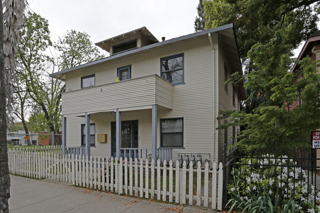 1514 F St in Sacramento, CA - Foto de edificio