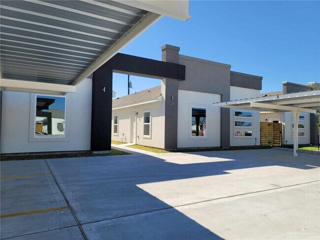 17 E Campeche St in Alton, TX - Building Photo - Building Photo