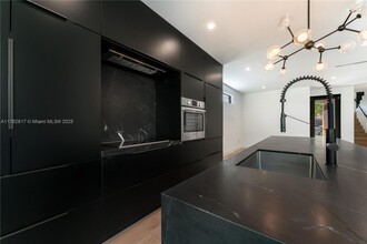 227 NW 39th St in Miami, FL - Building Photo - Building Photo