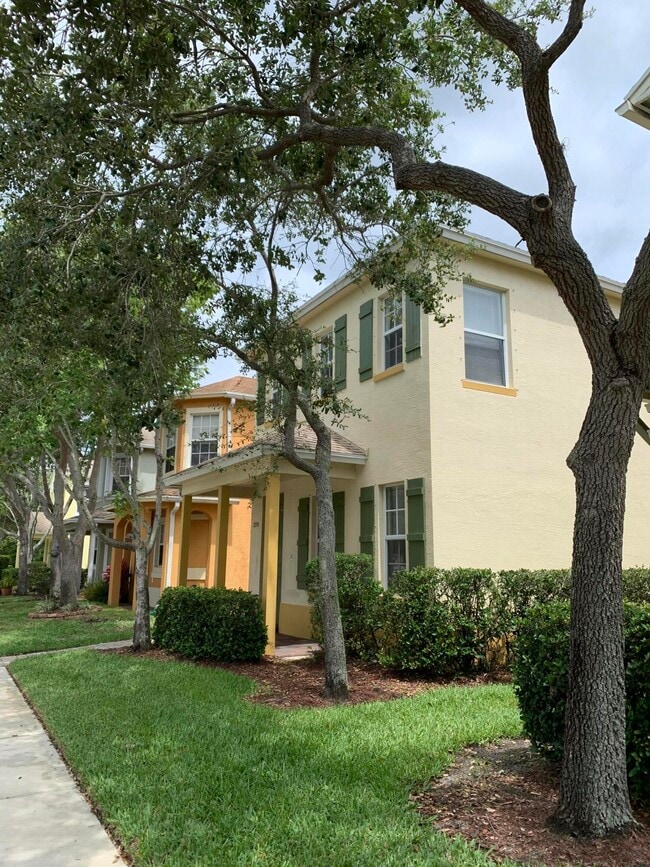 2155 SE Bell Isle Dr in Port St. Lucie, FL - Building Photo - Building Photo