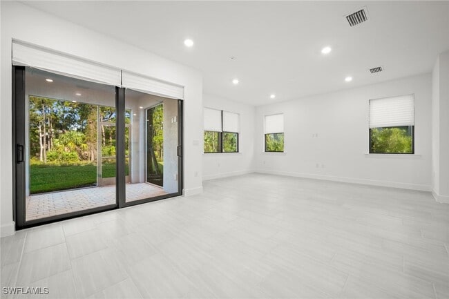 4286 Sonoma Oaks Dr in Naples, FL - Building Photo - Building Photo