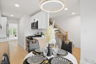 60 Mews Ln in South Orange, NJ - Building Photo - Building Photo