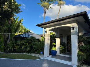 14601 SW 99th Ave in Miami, FL - Building Photo - Building Photo