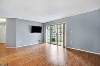 807 Breckenridge Dr, Unit 304 in Branchburg, NJ - Building Photo - Building Photo