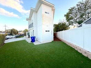 5176-5178 Ewing St in San Diego, CA - Building Photo - Building Photo