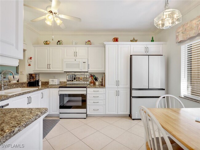 property at 725 Saratoga Cir