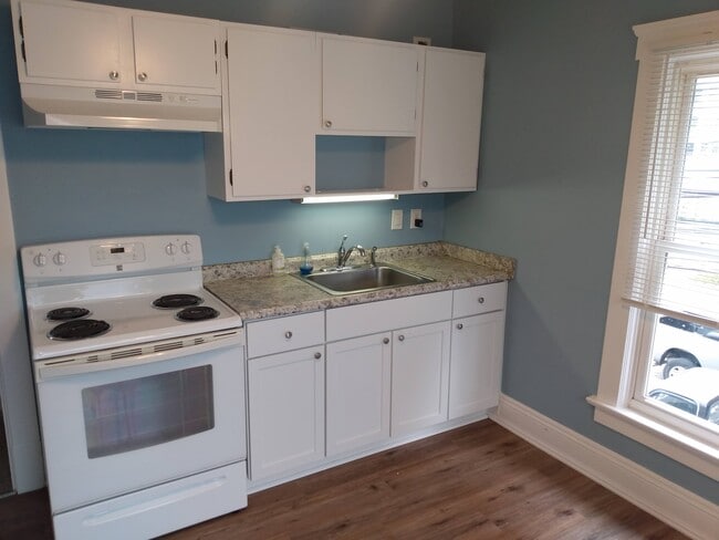 329 5th St, Unit 3 in Elyria, OH - Foto de edificio - Building Photo