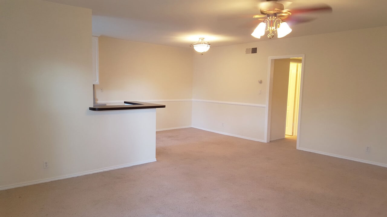 5330 Zelzah Ave in Encino, CA - Building Photo