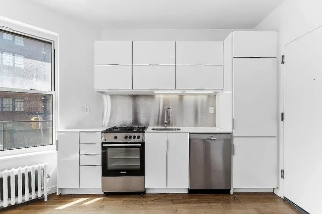 48 Bedford St, Unit 1C in New York, NY - Foto de edificio - Building Photo