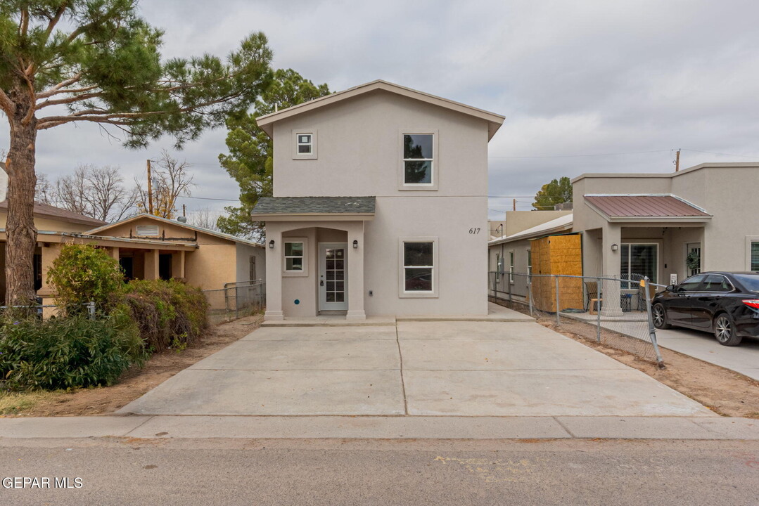 617 Main St in Clint, TX - Building Photo