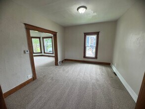 3902 4th Ave in Moline, IL - Building Photo - Building Photo