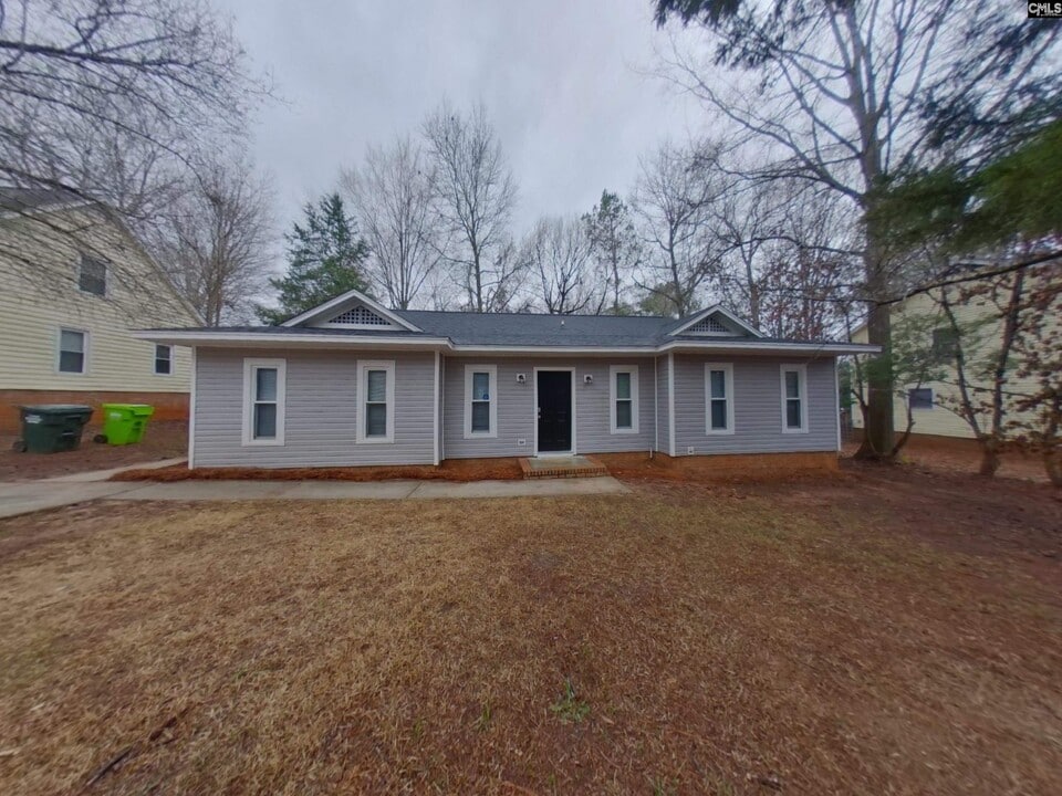225 Holmsbury Rd in Irmo, SC - Building Photo
