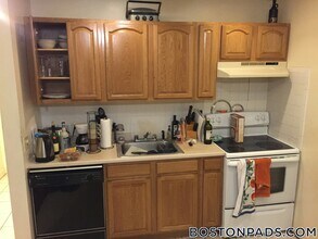 104 Hammond St in Boston, MA - Foto de edificio - Building Photo