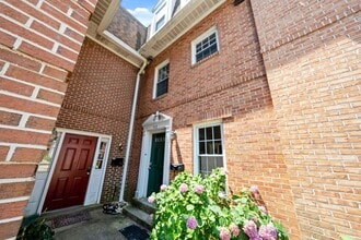 512 S Veitch St in Arlington, VA - Building Photo - Building Photo