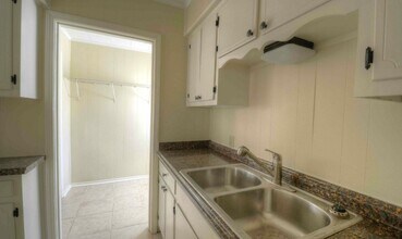 3240 N Waynoka Cir in Memphis, TN - Building Photo - Building Photo