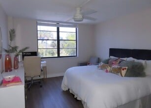 3900 N Hills Dr, Unit 303 in Hollywood, FL - Building Photo - Building Photo