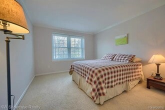 24509 Simmons Dr in Novi, MI - Foto de edificio - Building Photo