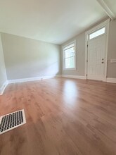 6614 Chamberlain Ave in University City, MO - Foto de edificio - Building Photo