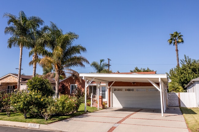 12737 Hatteras Street in North Hollywood, CA - Building Photo - Building Photo