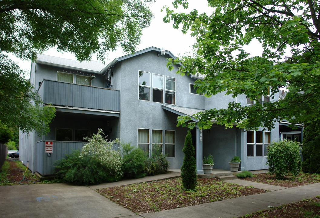 445 W 10th Ave in Eugene, OR - Building Photo