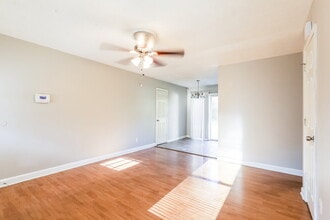 6641 Wealthy Ct in Riverdale, GA - Foto de edificio - Building Photo