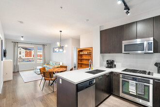 717 Chesterfield Ave in North Vancouver, BC - Building Photo - Building Photo