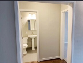 421 Summit Ave E, Unit 105 in Seattle, WA - Foto de edificio - Building Photo