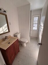 137 Post Rd in Westerly, RI - Foto de edificio - Building Photo