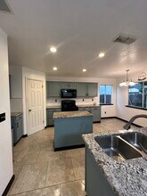 2404 S Fresno Ave in Stockton, CA - Building Photo - Building Photo