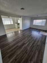 704 S Fir Ave in Inglewood, CA - Building Photo - Building Photo