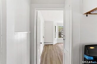 63 Reynolds St in Killingly, CT - Foto de edificio - Building Photo