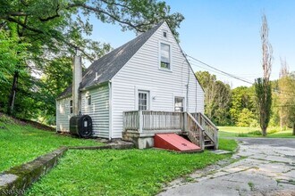 110 Lake Iliff Rd in Newton, NJ - Building Photo - Building Photo