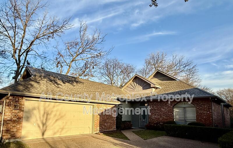 6777 Northcreek Ln in Dallas, TX - Building Photo