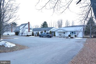 13 1st St in Cairnbrook, PA - Building Photo
