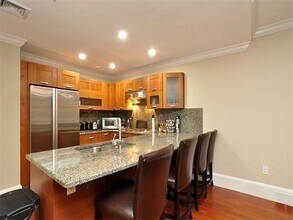 19 Bay State Rd, Unit 1 in Boston, MA - Building Photo - Building Photo