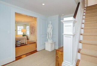 25 Halsey St in Southampton, NY - Building Photo - Building Photo
