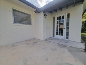 7303 NW 57th Pl in Tamarac, FL - Building Photo - Building Photo