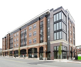 Montclarion at Bay Street Station in Montclair, NJ - Foto de edificio - Building Photo