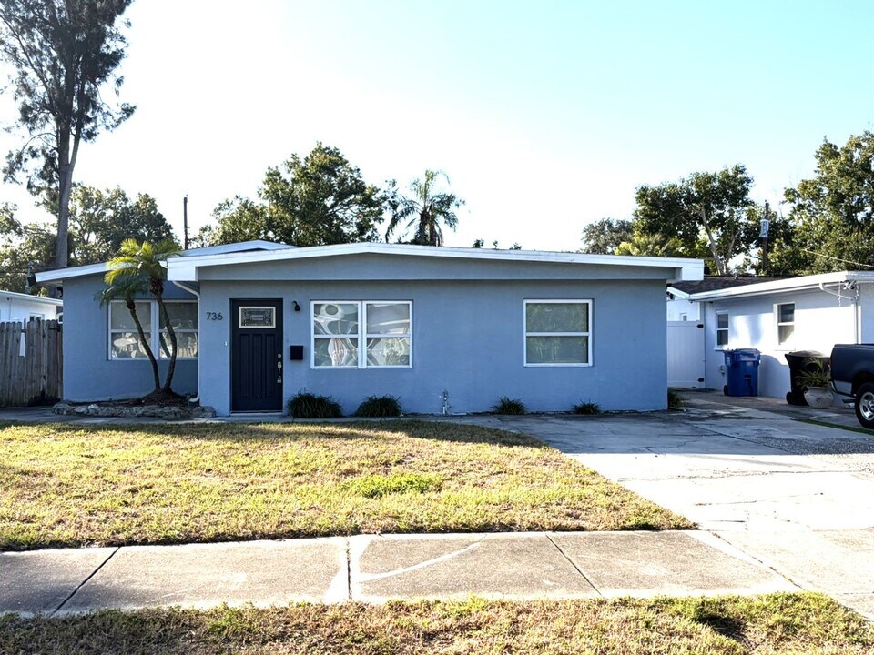 736 86th Ave N in St. Petersburg, FL - Building Photo